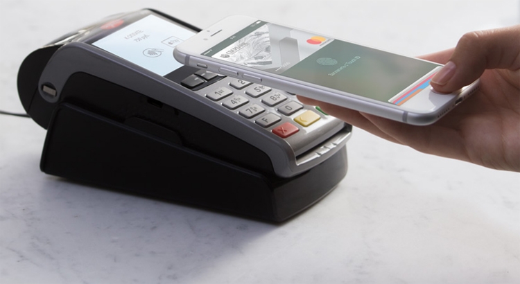 Десять российских банков теперь поддерживают Apple Pay