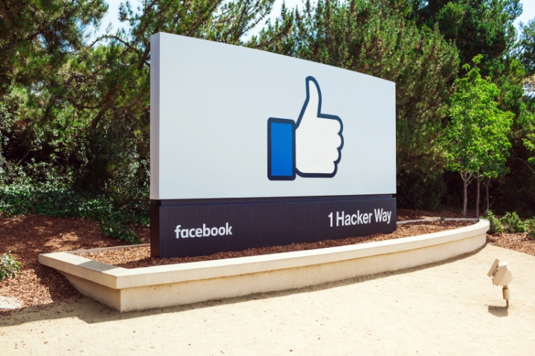 Google и Facebook запретят сайтам с фальшивыми новостями использовать их рекламные инструменты