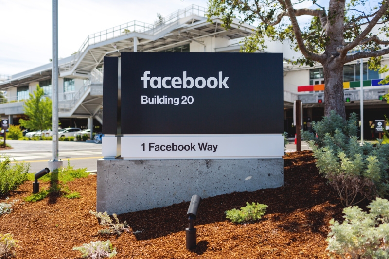 Благодаря новому инструменту для цензуры Facebook может вернуться в Китай