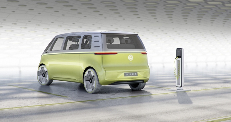 Volkswagen I.D. BUZZ: электрический микроавтобус с системой автопилотирования"