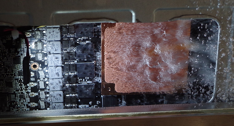 На кристаллах CPU и GPU установлены медные пластины
