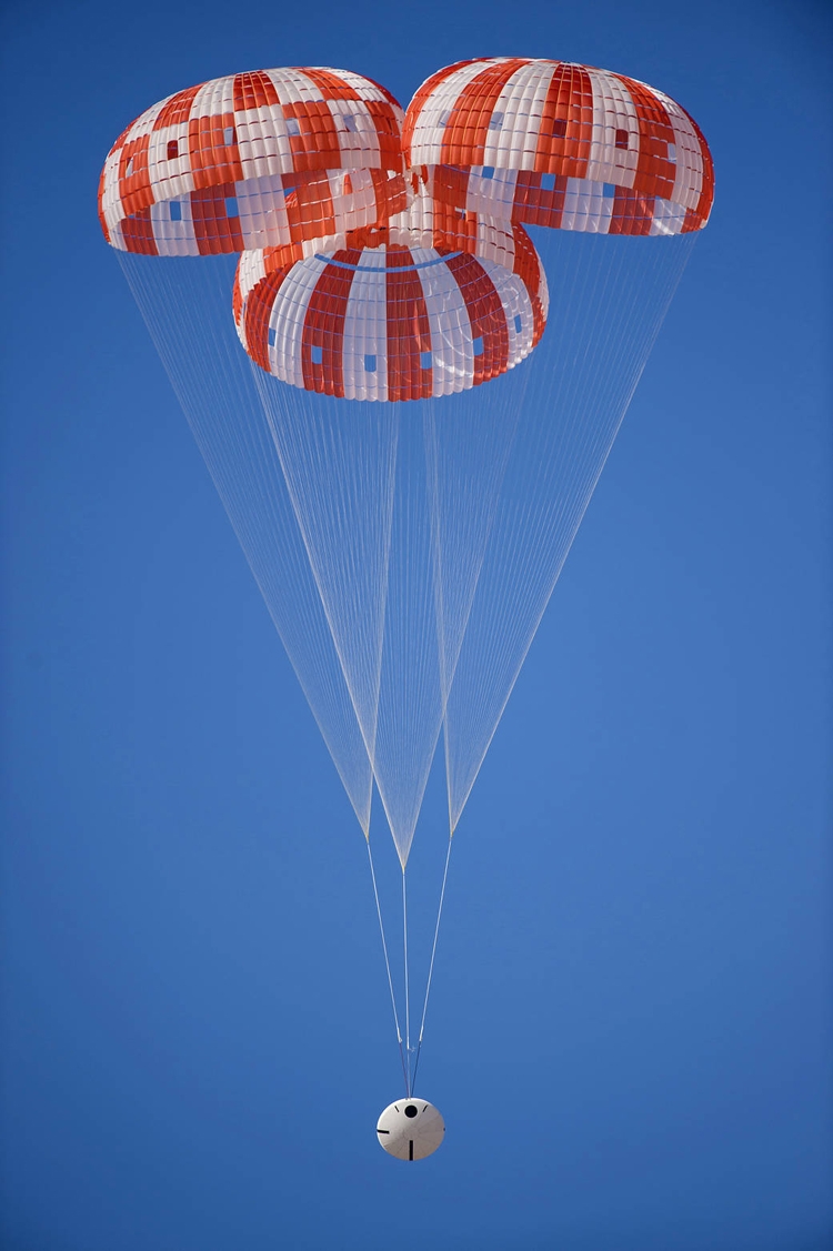 Успешно испытана парашютная система космического корабля Orion"
