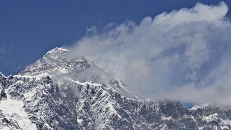Альпинистам на Эвересте раздадут GPS-навигаторы для предотвращения ложных восхождений"
