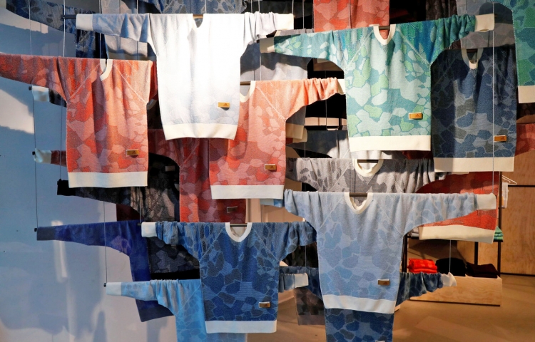 Свитер за $200 из Adidas Knit for You: примеряем проекцию, сканируем фигуру и ждём 4 часа"