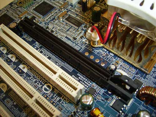 Gigabyte 8I955X-Royal на чипсете Intel 955X