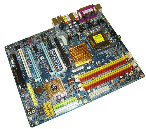  Gigabyte 8N-SLI-Quad Royal 