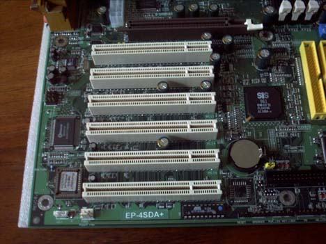 Epox 4SDA+ Slots