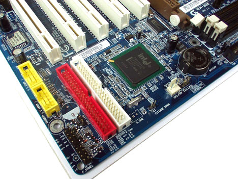 Gigabyte GA-8IE Corner