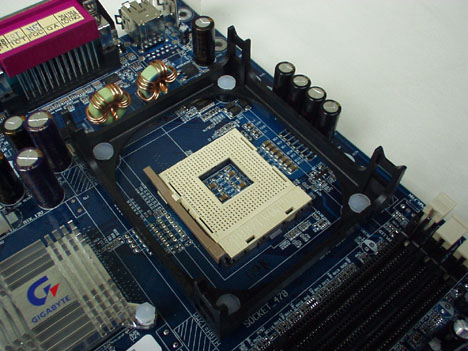 Gigabyte GA-8IE Socket