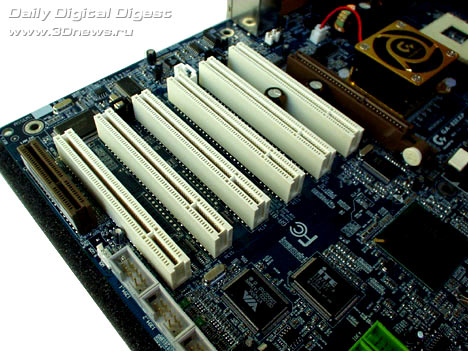 Gigabyte 8IEXP Slots