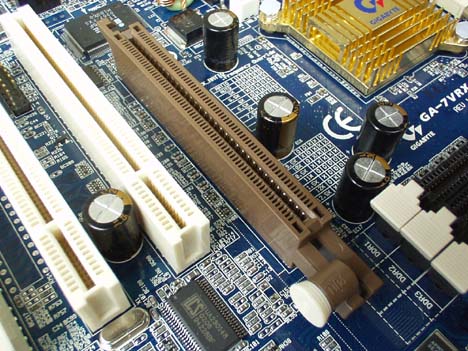 Gigabyte GA-7VRX AGP