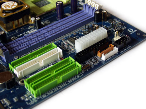 Gigabyte 7VAXP Ide Corner
