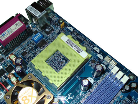 Gigabyte 7VAXP Socket