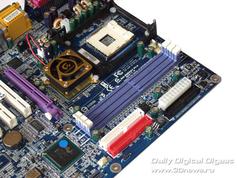 Gigabyte 8GE667 Pro DIMMs