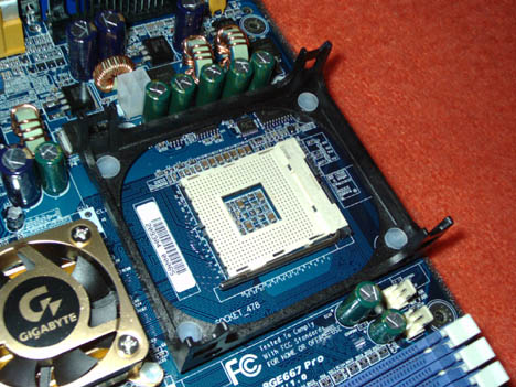 Gigabyte 8GE667 Pro Socket