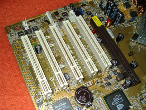 Asus A7N8X Slots