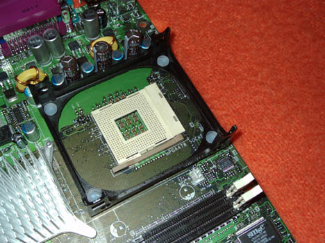 Intel D845GEBV2 Socket