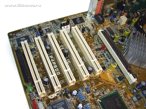 Asus P4P800 Deluxe Slots