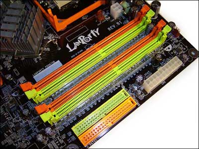 4 DIMM slots