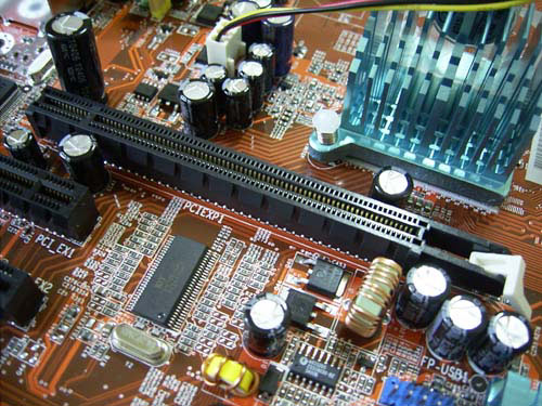 Abit AA8 PCI-E
