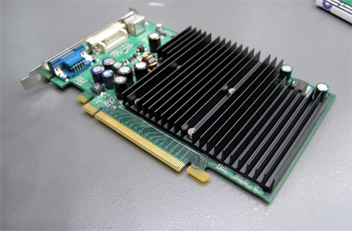 бескулерная nVidia 6600