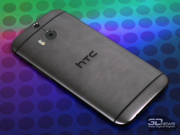  HTC One M8 back view 