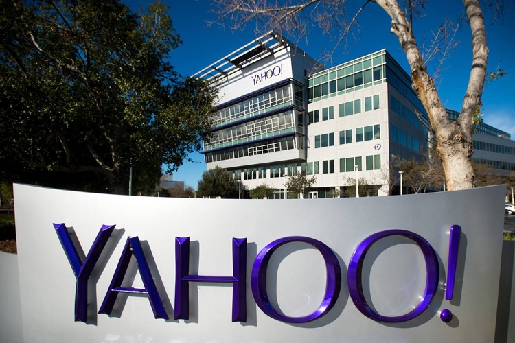 Yahoo терпит убытки; продолжается поиск покупателя
