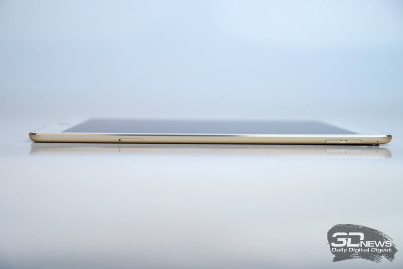  Apple iPad Pro 9,7, правая грань: слот для Nano-SIM, две кнопки регулировки громкости 