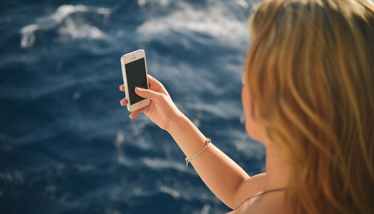 Почти половина российских туристов выходят в Сеть сразу по прибытии в другую страну