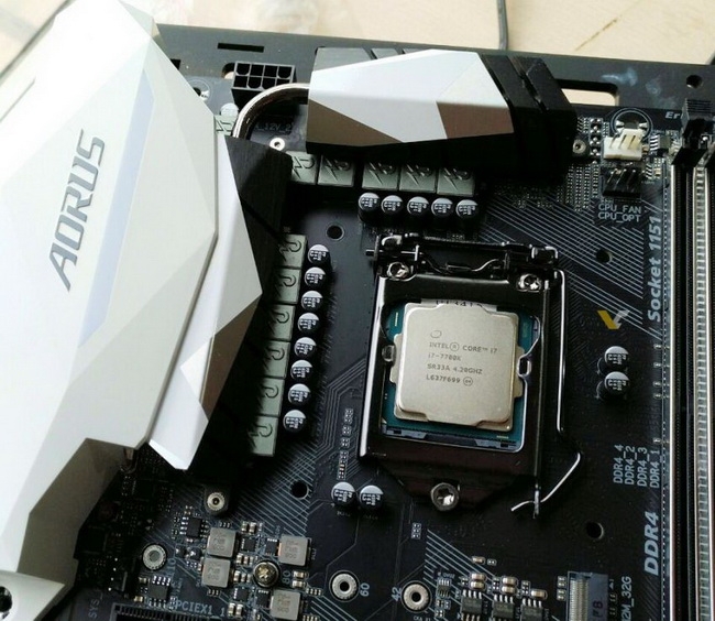 С уже установленным Intel Core i7-7700K