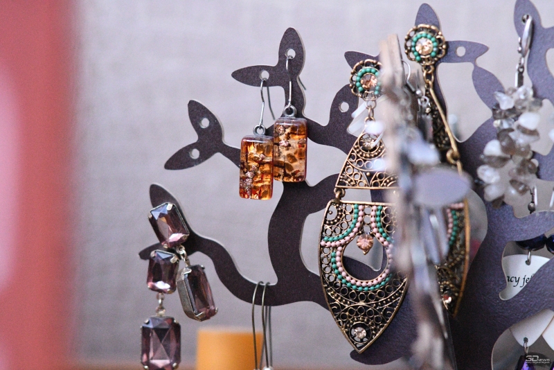 f/2.5, 1/160, ISO 12800